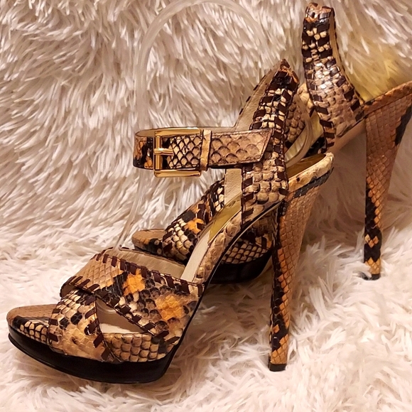 Micheal Kors leather sandals EUC - Picture 4 of 10